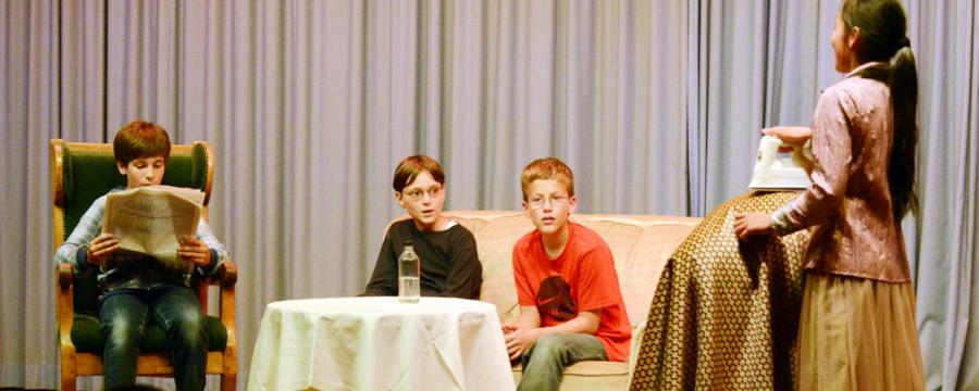 Theater AG "Eine ganz normale Familie"
